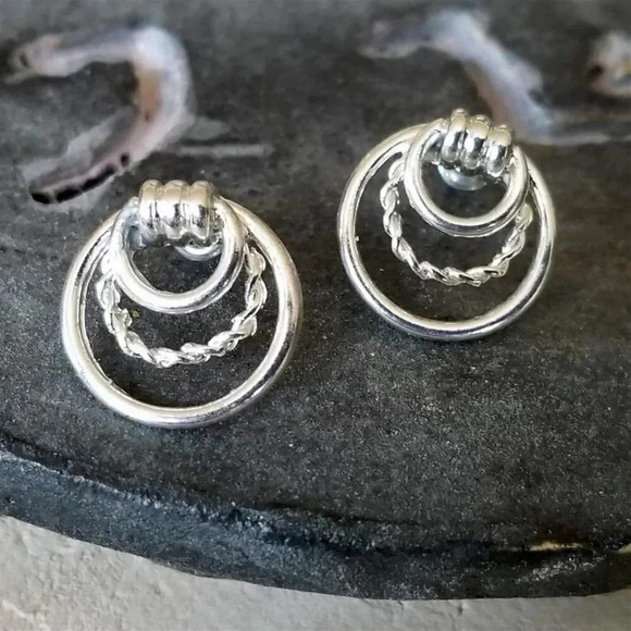 Art Deco Silver Plated Concentric Circles Hoop and Twist 20mm Stud Earrings - Picture 1 of 6